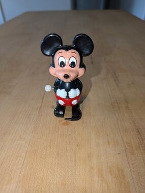 Classic Black & Red Wind-Up Mouse Character Toy - Kids Toys
